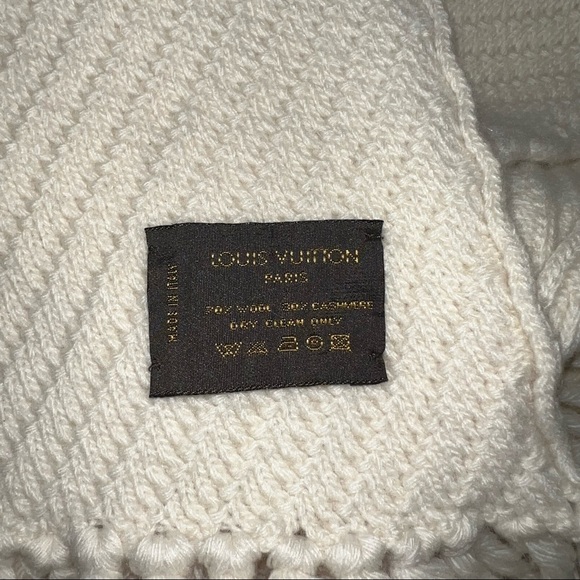 ✨LOUIS VUITTON✨ authenitc scarf - Picture 6 of 8